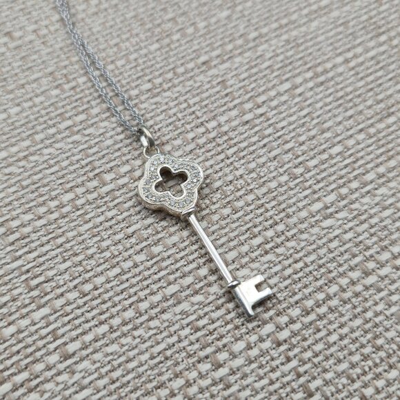 16+2 Inch Sterling Silver Key Cubic Zirconia Pendant Necklace A6323 - Picture 3 of 8